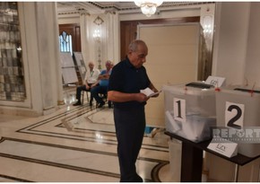 First deputy PM exercises his right to vote