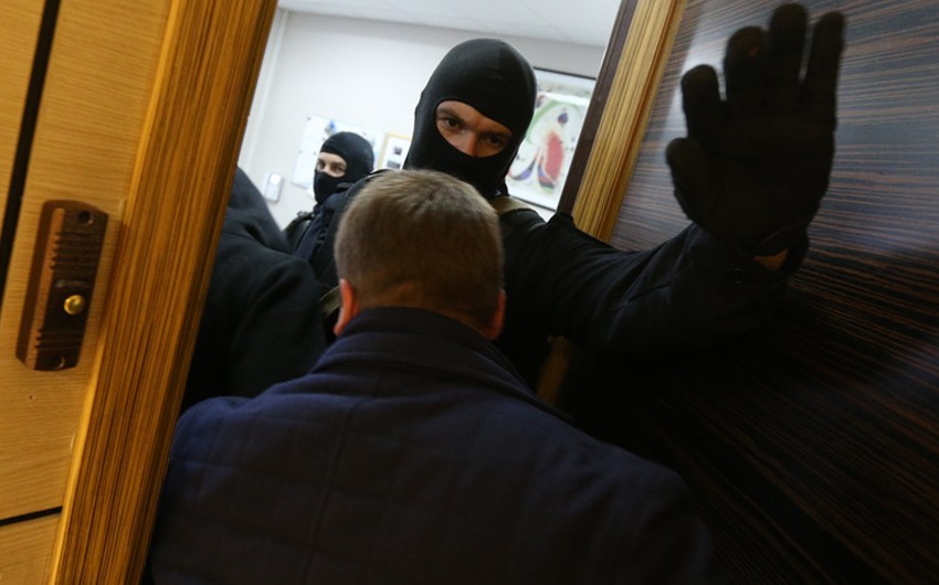 ​Sankt-Peterburqda azərbaycanlının qətli ilə bağlı yerli deputatın ofisində axtarış aparılır