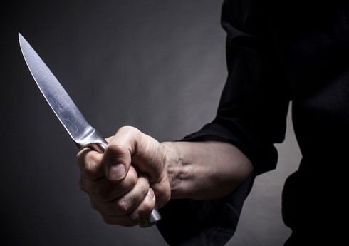 В Хачмазе 45-летний мужчина получил ножевое ранение