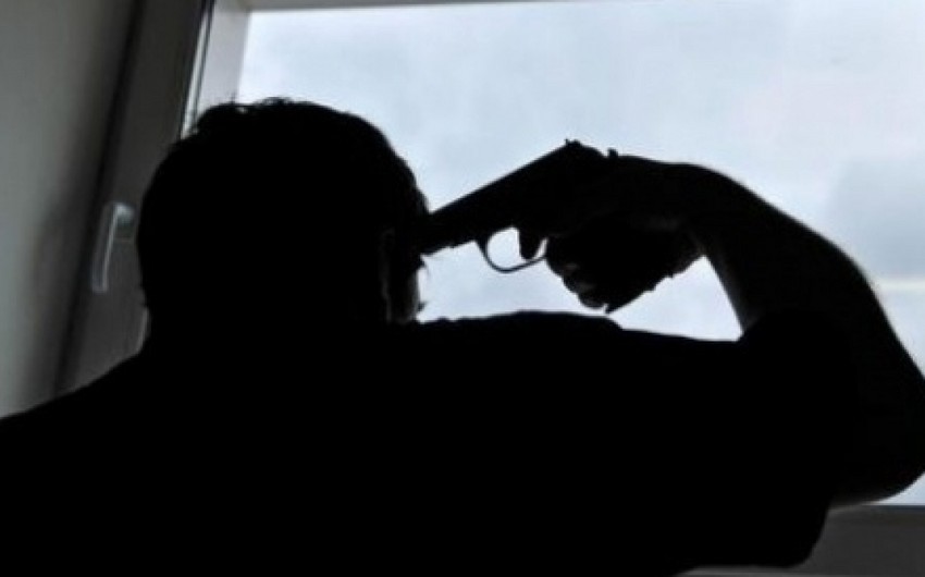 В Баку 57-летний мужчина совершил суицид, выстрелив себе в голову из пистолета