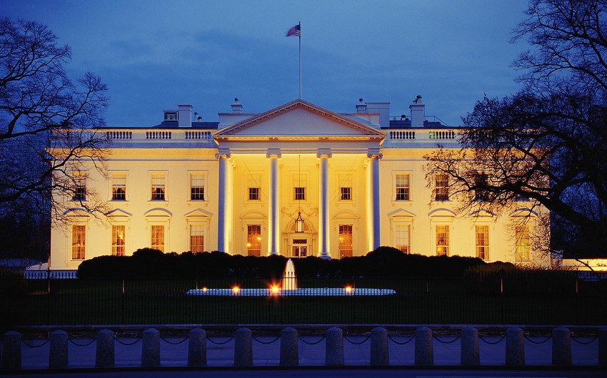 Президент США подумывает об увольнении пресс-секретаря Белого дома