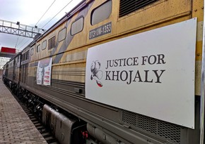 В Грузии на локомотивах вывесили постеры с призывом Справедливость для Ходжалы
