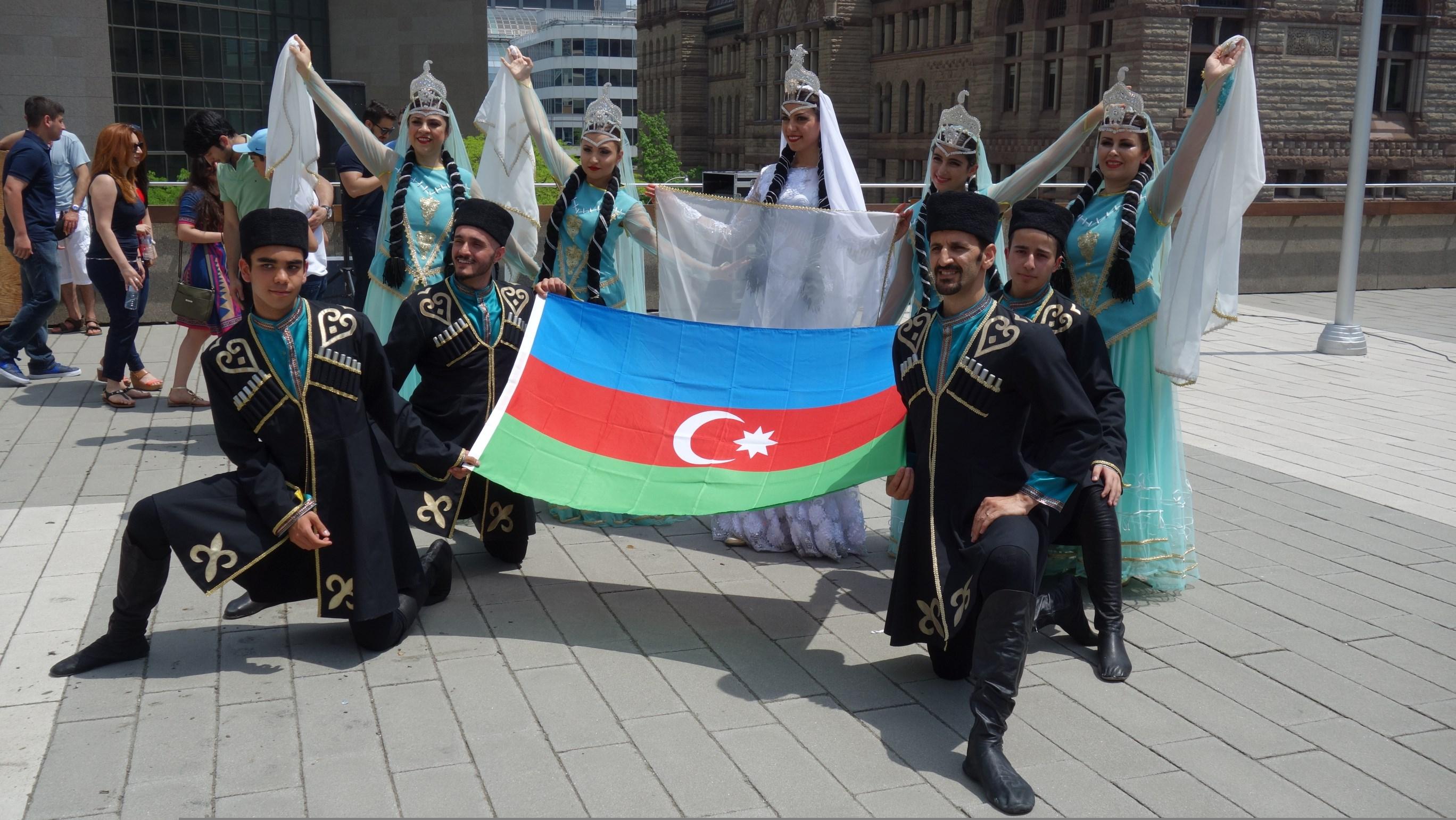 Почему азера. Азейбарджанцы нация. Азербайджан народ. Азербайджанцы народ. Азербайджанские люди.