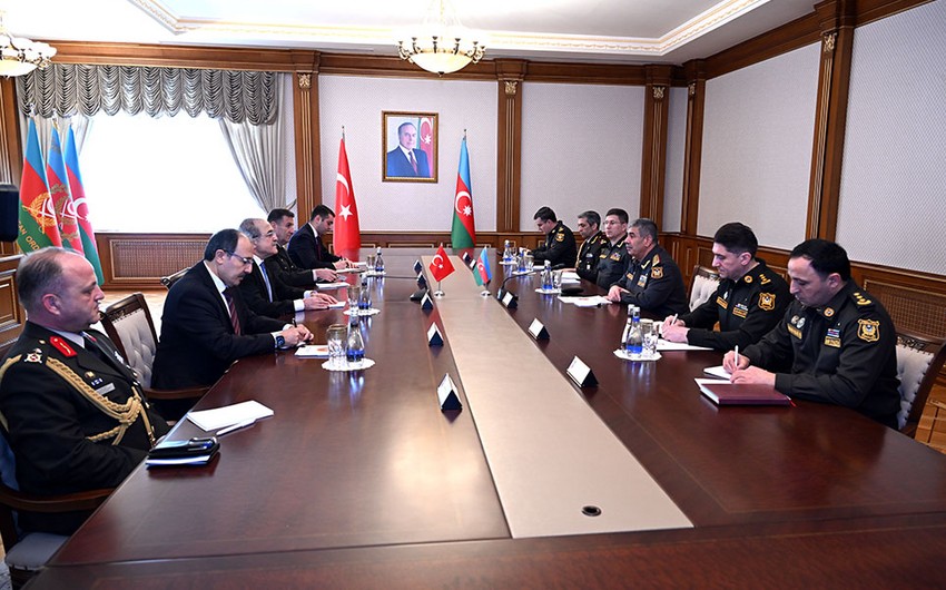 Министр обороны Азербайджана обсудил вопросы сотрудничества с замминистра национальной обороны Турции