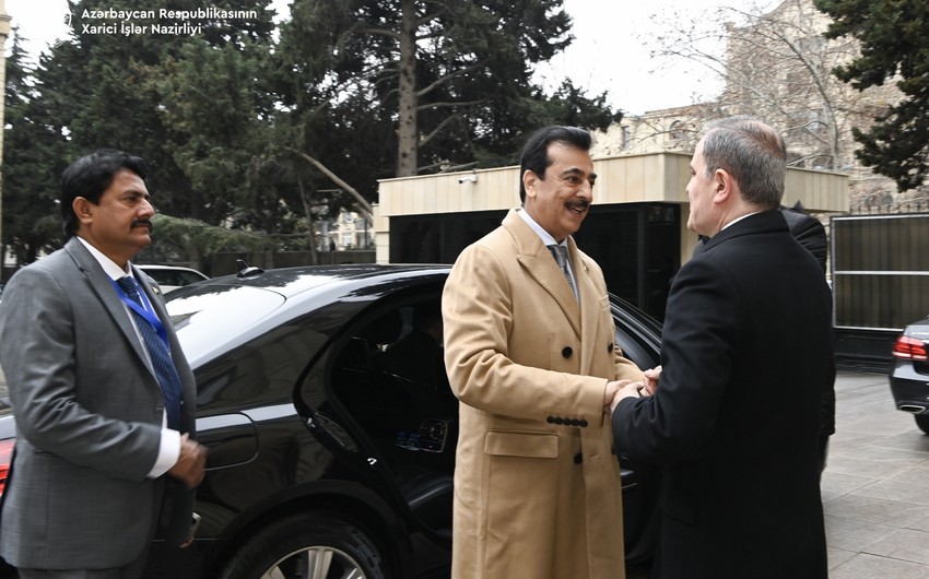 Jeyhun Bayramov meets with Speaker of Pakistan's Parliament