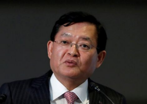 Toshiba chief executive steps down