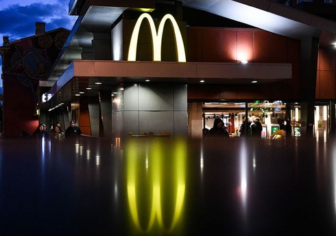 McDonald's временно закроет рестораны в России