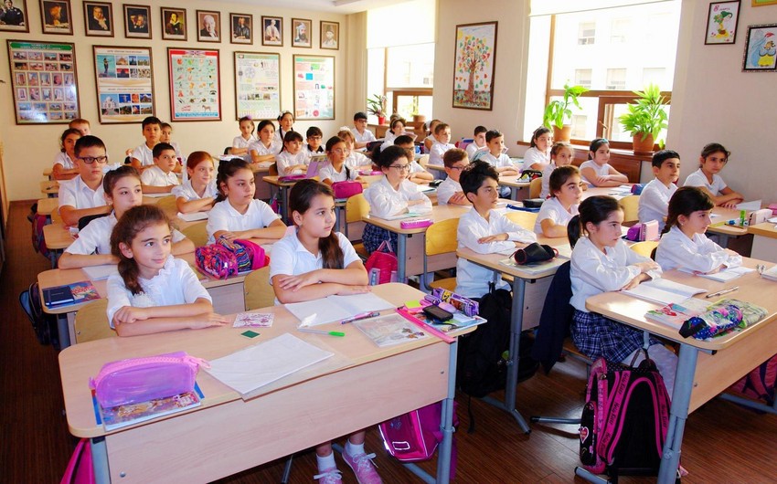 В Азербайджане начался электронный прием учеников в I классы