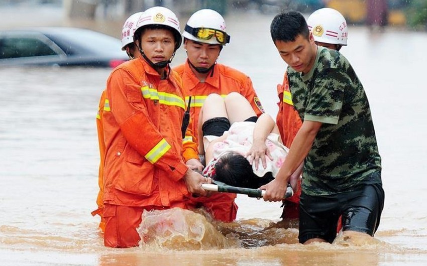 Число жертв паводка на северо-западе Китая увеличилось до 26