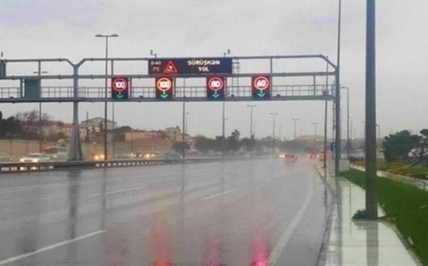 На некоторых автомагистралях Баку снижена скорость движения