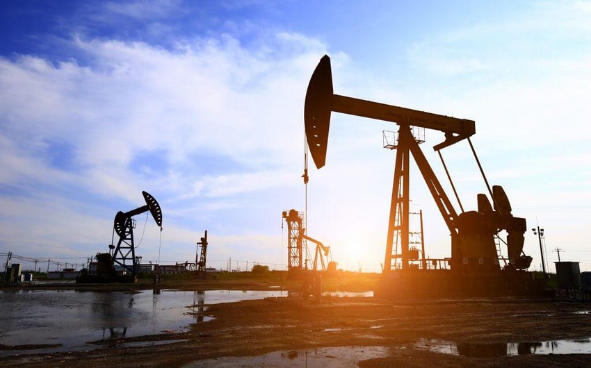 Нефть дешевеет на данных о росте запасов нефти в США