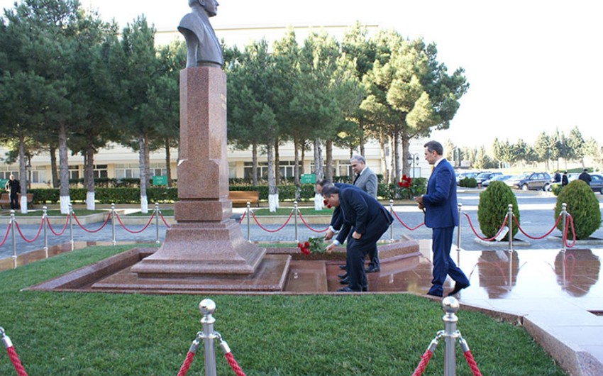В управлениях и учреждениях SOCAR чтят память Гейдара Алиева