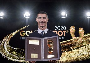 Ronaldo receives Golden Foot award