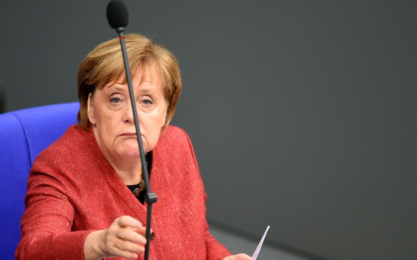 Angela Merkelin gəlirləri açıqlanıb