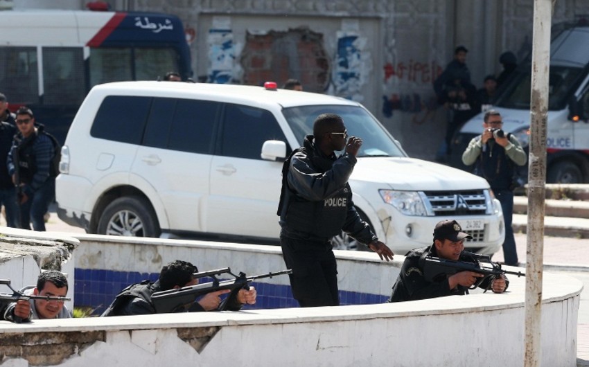 Armed Militants Attack Tunisian Parliament, Take Tourists Hostage
