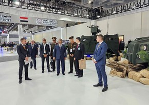 Закир Гасанов ознакомился с образцами современного вооружения и боевой техники на выставке EDEX-2023