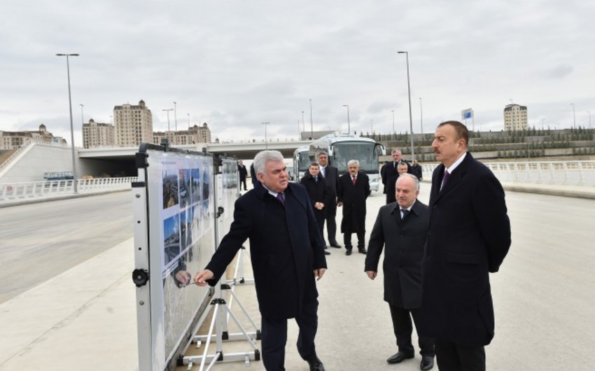 ​Президент Ильхам Алиев ознакомился с ходом строительства дорожно-транспортной инфраструктуры вокруг Бакинского олимпийского стадиона