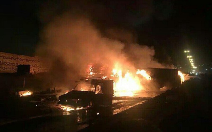 İranda avtobus yanacaq daşıyan yük maşını ilə toqquşaraq yanıb, 27 sərnişin ölüb - VİDEO
