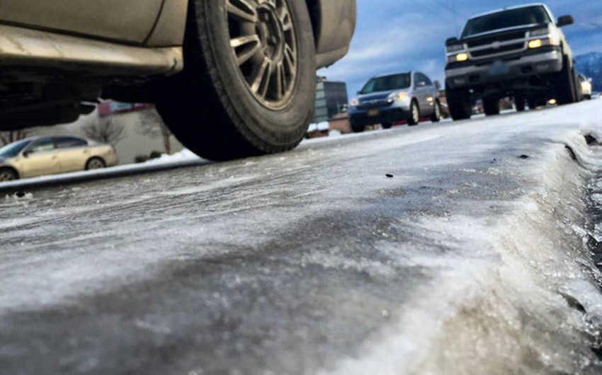 Yolların buz bağlaması Sabunçuda 4 avtomobilin toqquşmasına səbəb olub, 9 nəfər xəsarət alıb - ƏLAVƏ OLUNUB