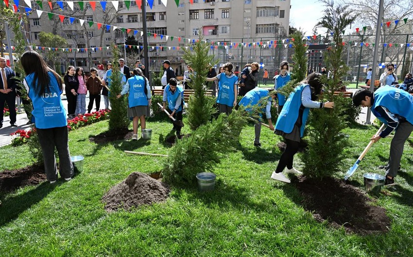 В Баку по инициативе IDEA благоустроен и сдан в эксплуатацию новый двор 