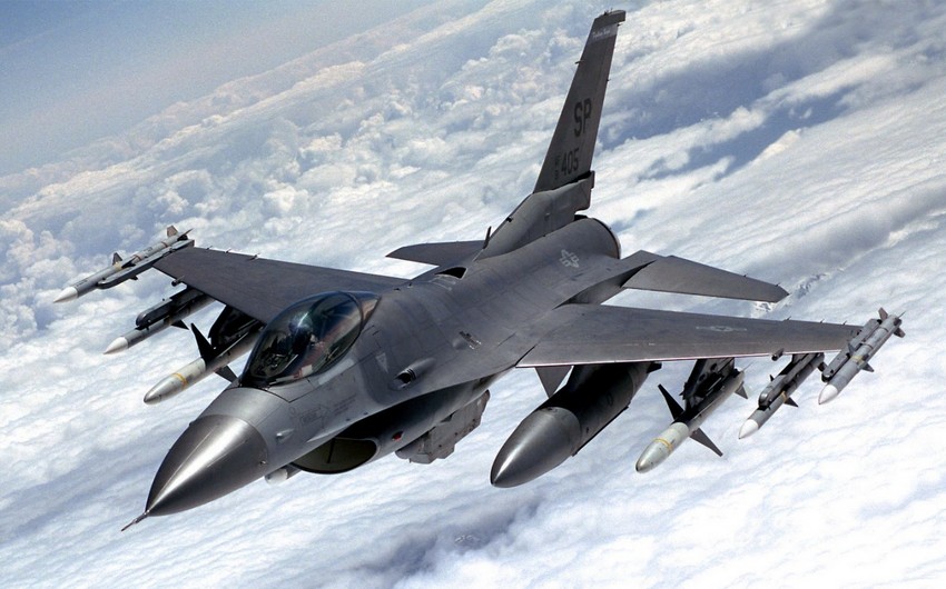 Niderland ukraynalı pilotlara “F-16” qırıcıları üzrə təlimlər keçəcək