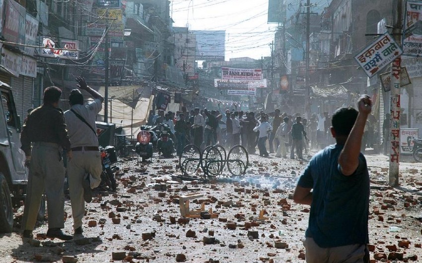 Hindistanda iğtişaşlar nəticəsində 13 nəfər ölüb, 70-dən çox adam yaralanıb - VİDEO