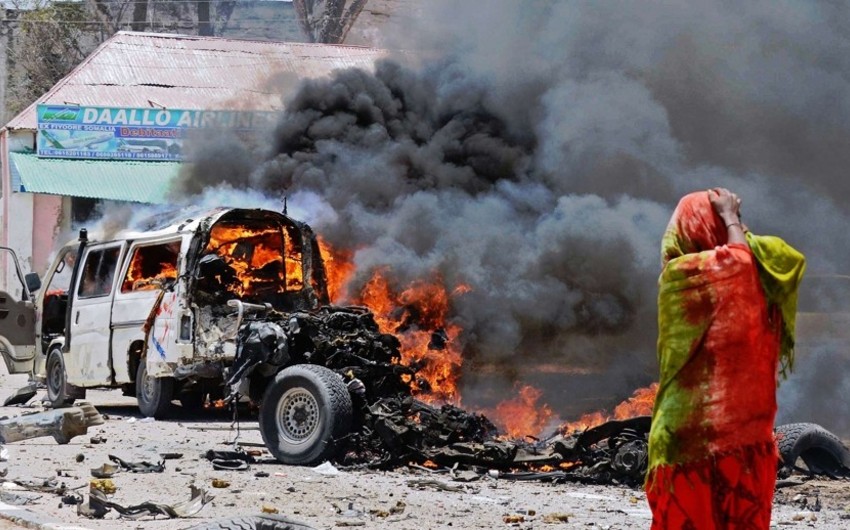Powerful explosion kills 10 people in Somalia - PHOTO