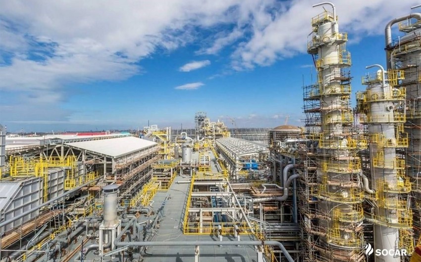 Azerbaijan reduces oil refining by over 18%