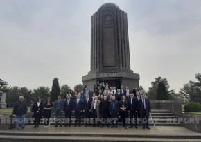 Представители НПО посетили Мавзолей Низами