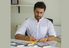 Bakıda tanınmış yazıçı Hikmet Anıl Öztekinin seminarı və imza saatı keçirilib