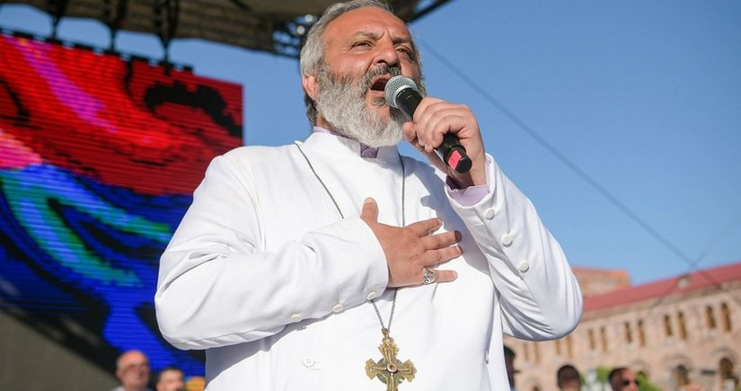 Архиепископ Баграт Галстанян призвал провести очередной митинг протеста в Ереване 15 мая