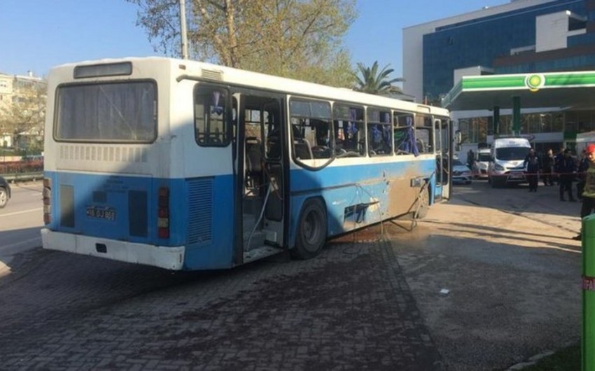В Турции при взрыве в автобусе с работниками СИЗО погиб один человек