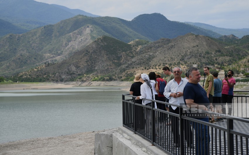 Famous travelers visit Sugovushan reservoir