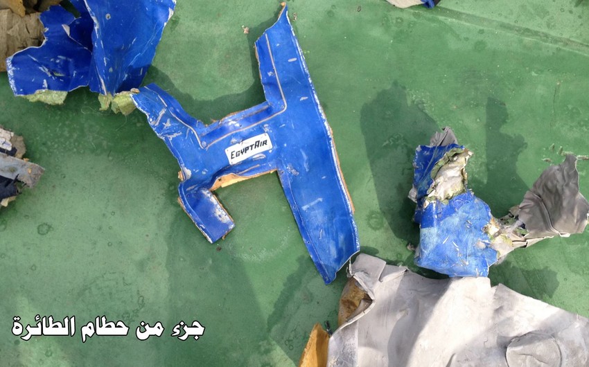 Минобороны Египта распространило фото обломков лайнера EgyptAir