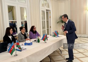Azerbaijan's permanent delegate to UNESCO votes in Paris