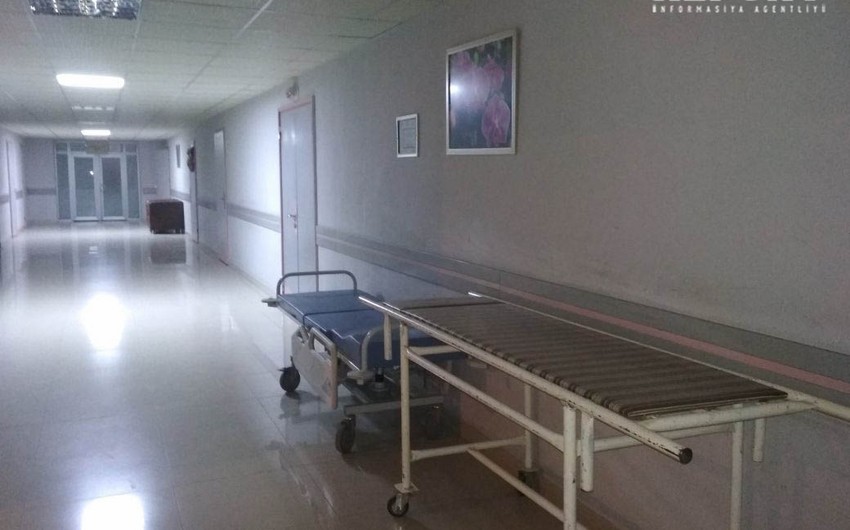 В Мингячевире близкие пациента разбили стекла центральной больницы