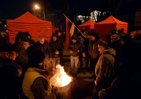 В палаточном лагере оппозиции в Ереване задержали вооруженного мужчину