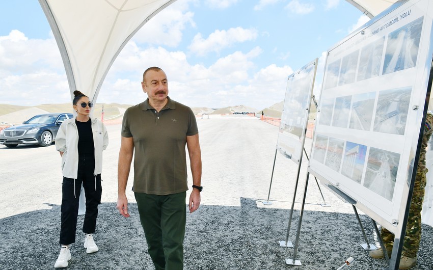 Ильхам Алиев и Мехрибан Алиева ознакомились со строительством автодороги Горадиз-Джебраил-Зангилан-Агбенд