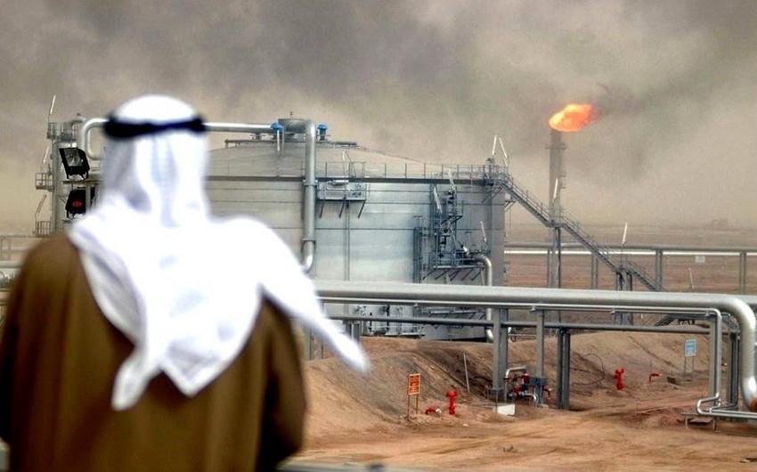 Saudi Arabia cuts oil price