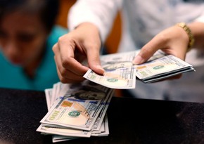 Мосбиржа: Доллар подскочил до 90 рублей, евро — до 101,19 рубля