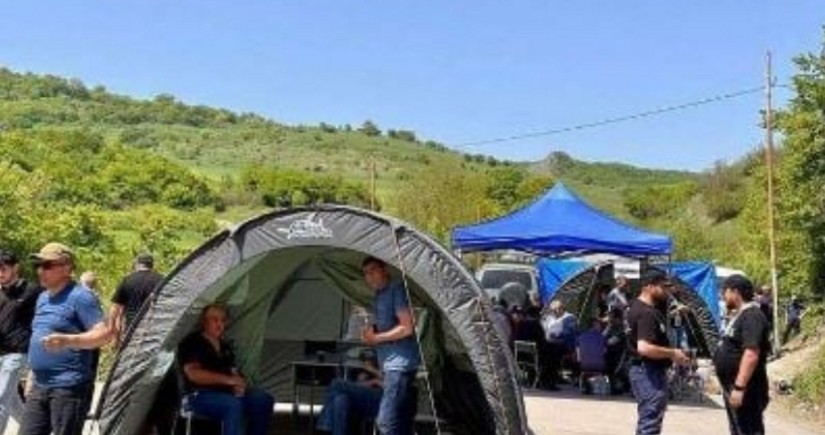 Протестующие на участке дороги Армения-Грузия по требованию полиции убрали палатки