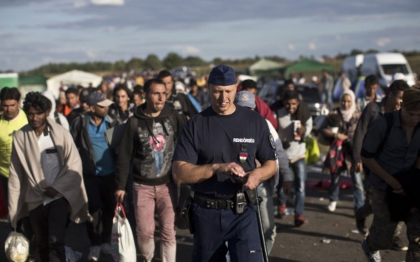 Власти: 90 тысяч беженцев ждут решения по заявкам на убежище в Венгрии