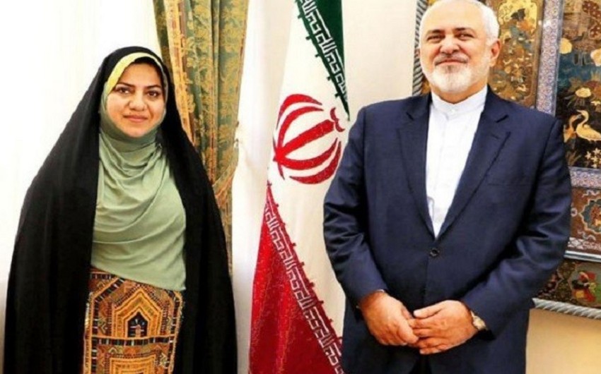 Фото главы МИД Ирана с представительницей народа белуджи вызвало недовольство