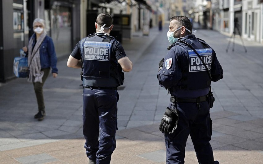 Fransada naməlum şəxslərin hücumu zamanı 2 polis yaralanıb