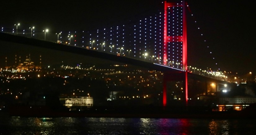 İstanbul boğazında gəmilərin hərəkəti ikitərəfli dayandırılıb