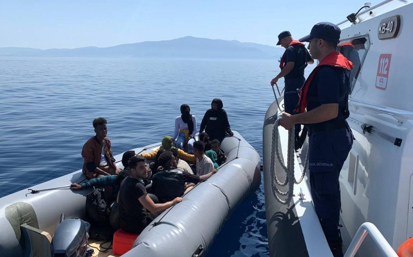 Turkish coast guard detains 14 irregular migrants in Izmir 