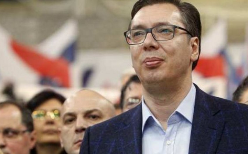 Serbiya prezidenti ölkədə yeni ildə doğulmuş ilk körpəyə baş çəkib