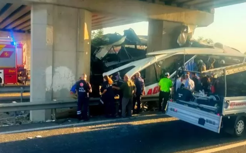 Passenger bus crash in Türkiye: 9 dead, 26 injured