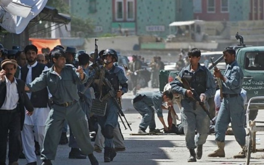 Двое афганских полицейских погибли из-за нападения на здание суда