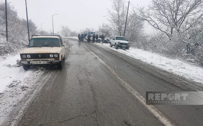 Снегопад на Агсуинском перевале вызвал трудности для движения транспорта